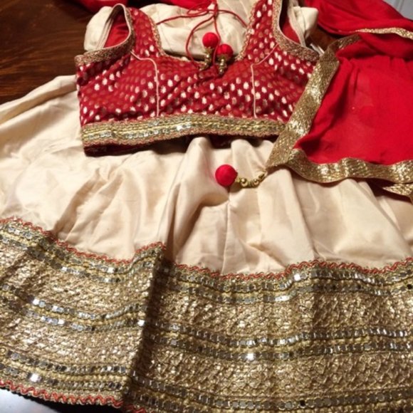Beautiful Red & Cream Mirror Work Indian/Bollywood/Pakistani Lehenga Choli - Picture 4 of 17